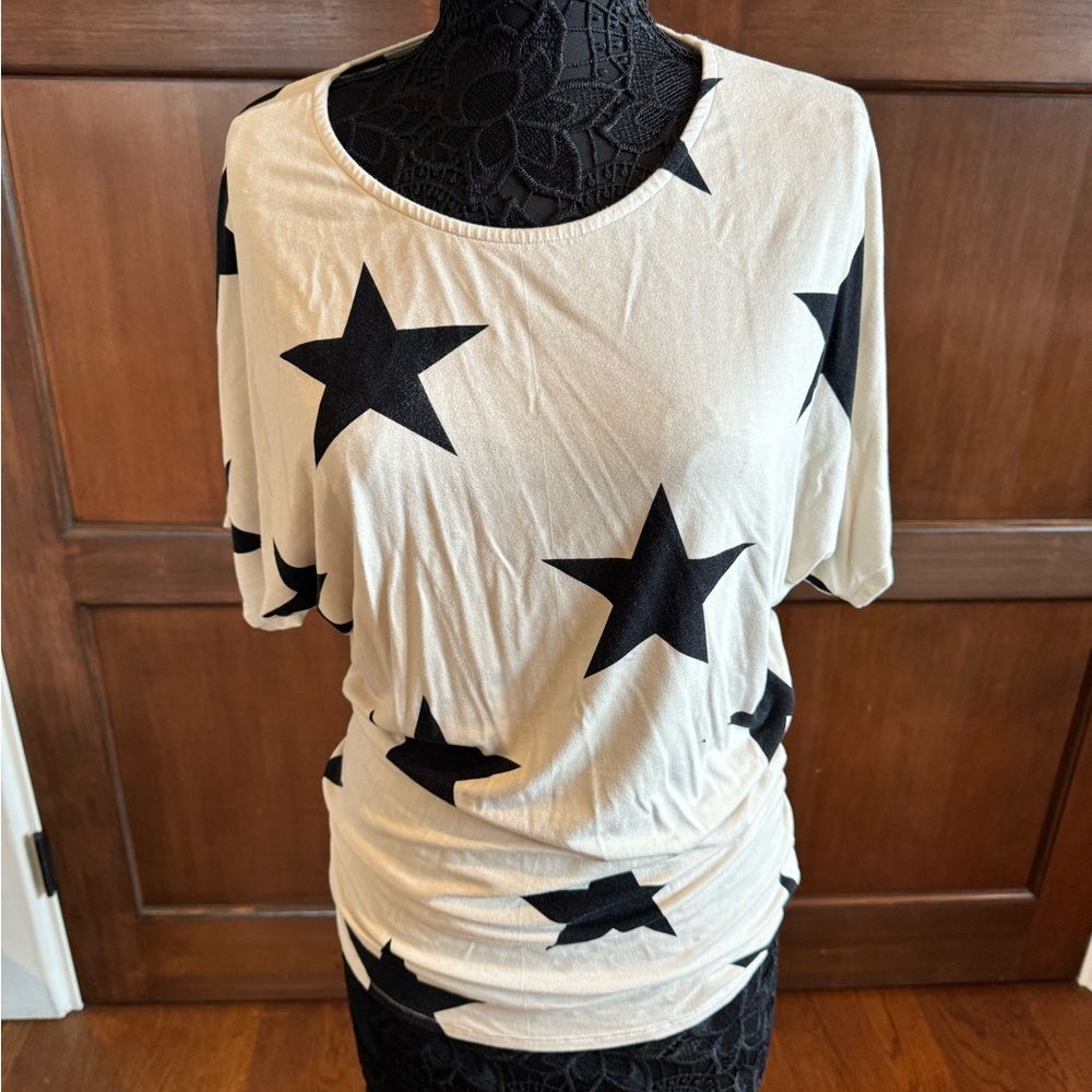 Agnes and Dora Size Small Dolman Sleeve Star Top